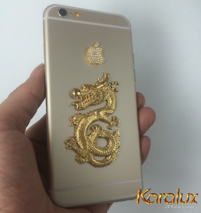 iPhone 6 với ốp lưng Rồng và quả táo đúc vàng nguyên khối