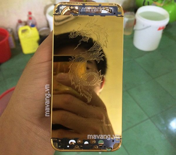 iPhone 5s mạ vàng 24K sáng bóng có thể soi gương được