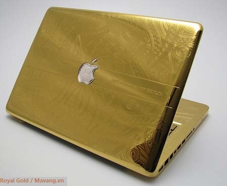 Laptop Macbook mạ vàng khắc hoa văn
