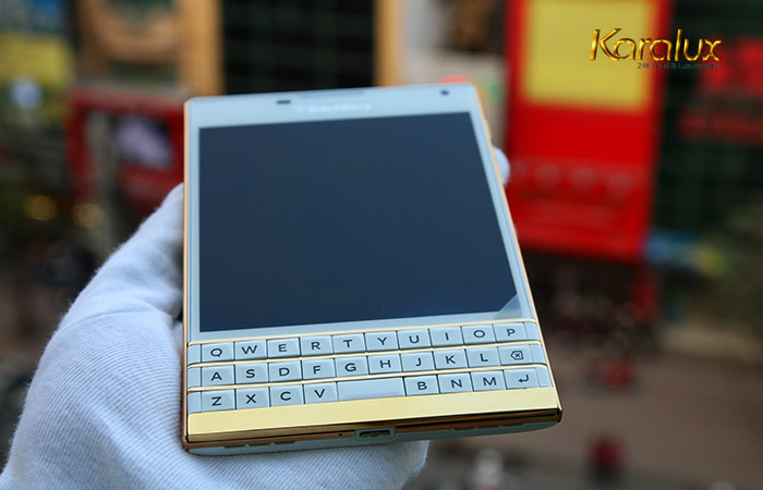 Bán điện thoại Blackberry Passport mầu trắng
