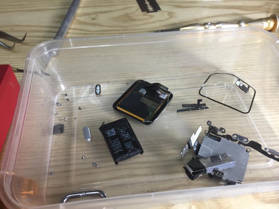 Hướng dẫn tháo, lắp, mở Apple Watch, Video mổ xẻ đồng hồ Apple