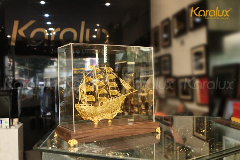 Giá bán Thuyền buồm phong thủy mạ vàng 24K, Biểu tượng thuận buồm xuôi gió