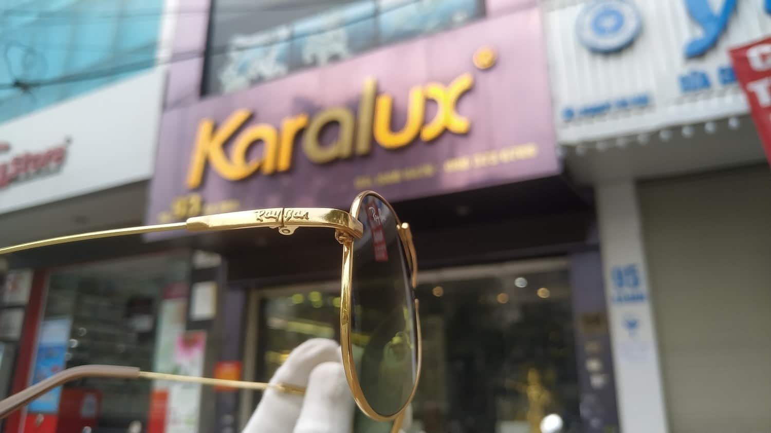 Kính Rayban cũ được Karalux mạ vàng lại với logo được giữ nguyên