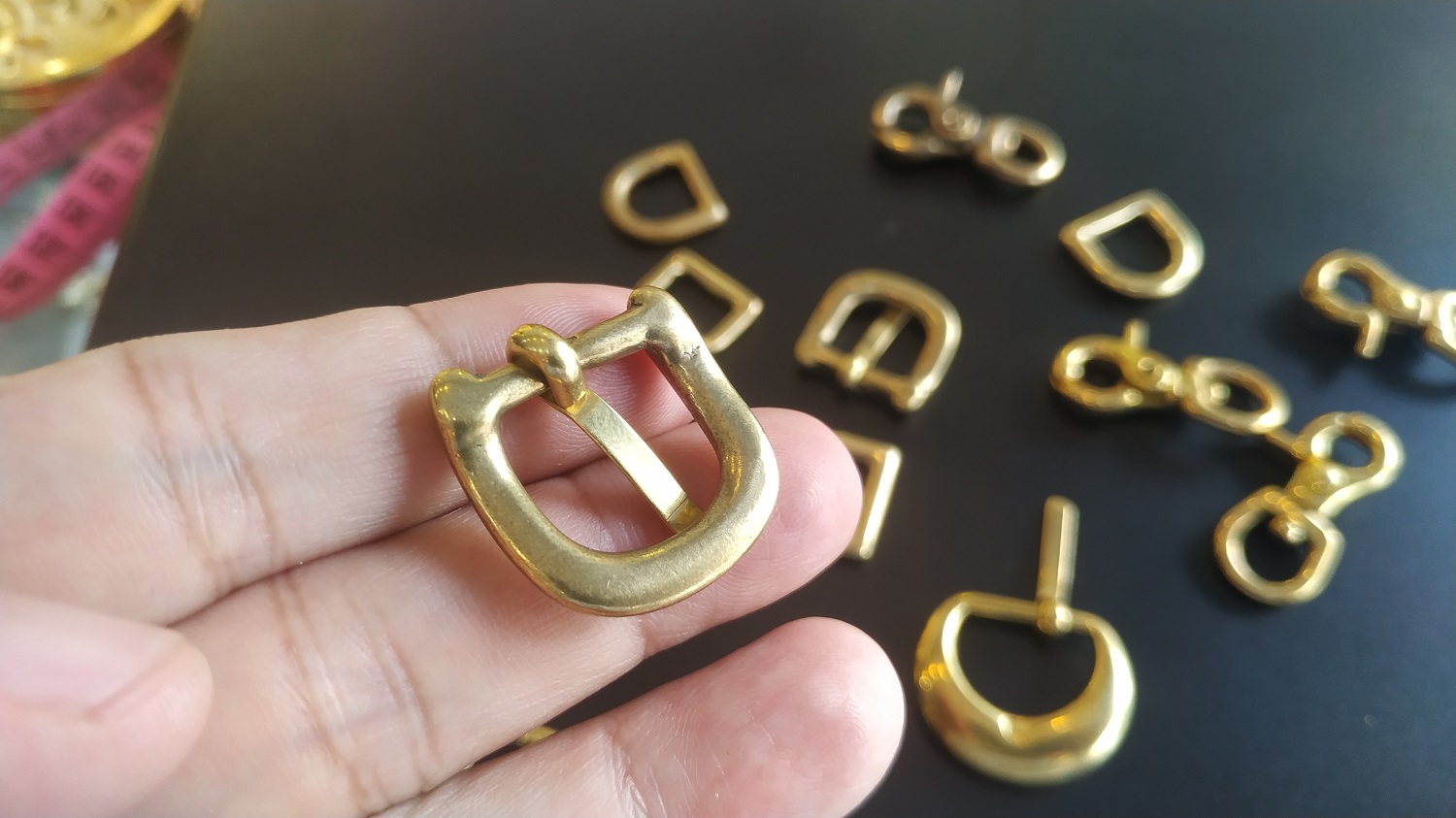 Móc khóa bị ô xy hóa được khách hàng mang đến Karalux để mạ vàng 18k Móc khóa bị ô xy hóa được khách hàng mang đến Karalux để mạ vàng 18k