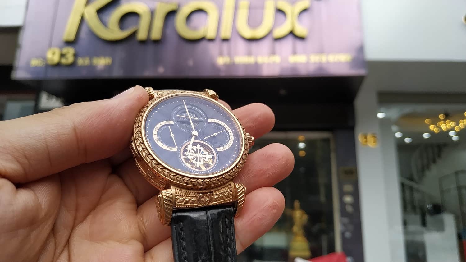 Đồng hồ Patek Philippe được khách hàng mang tới Karalux với tình trạng bị ô xy hóa sau nhiều năm sử dụng