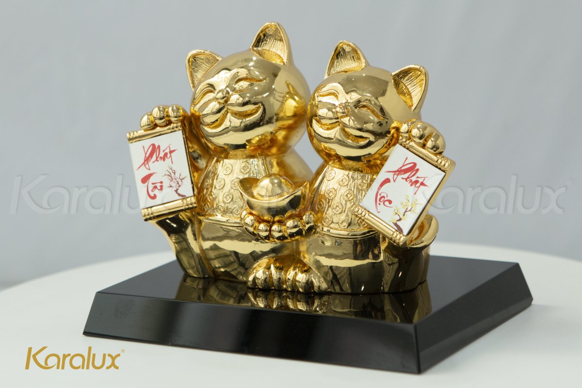 Tượng mèo thần tài đúc đồng, mạ vàng 24K được Karalux ra mắt trong dịp tết 2023 làm quà tặng tết đối tác, khách hàng VIP, ...