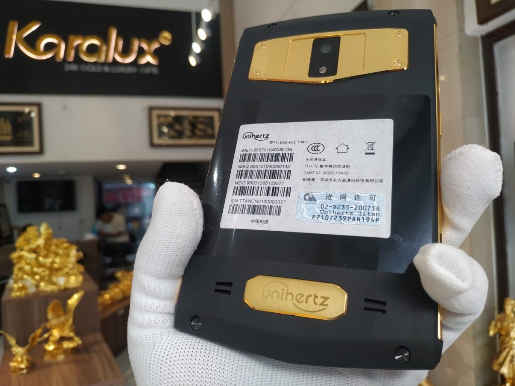 Điện thoại UnihertZ Titan mạ vàng Pre Gold 18K