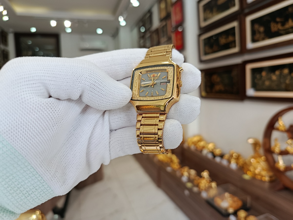 Mạ vàng cho đồng hồ Orient cổ bị mòn, xước với kỹ thuật mạ vàng cứng Pre Gold 18K Mạ vàng cho đồng hồ Orient cổ bị mòn, xước với kỹ thuật mạ vàng cứng Pre Gold 18K