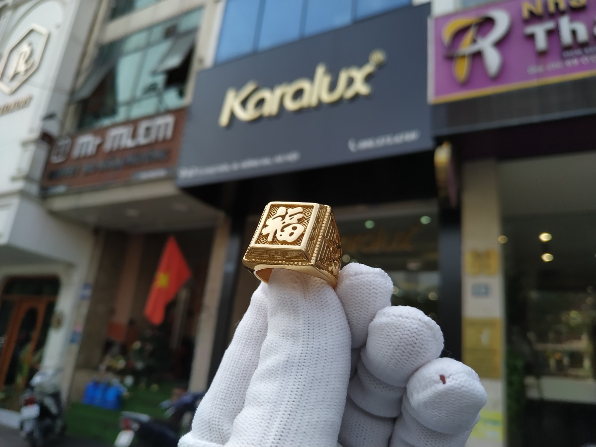 Nhẫn nam chữ Phúc sau khi được Karalux xử lý bề mặt và mạ vàng cứng Pre Gold 18K Nhẫn nam chữ Phúc sau khi được Karalux xử lý bề mặt và mạ vàng cứng Pre Gold 18K