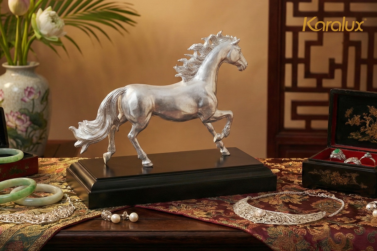 Tượng ngựa bạc Bạch Ngân Tuấn Mã không chỉ là món quà tặng độc đáo, đẳng cấp mà còn là tài sản tích trữ. Tượng ngựa bạc Bạch Ngân Tuấn Mã không chỉ là món quà tặng độc đáo, đẳng cấp mà còn là tài sản tích trữ.