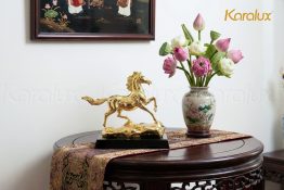 Tượng ngựa mạ vàng Bảo Mã