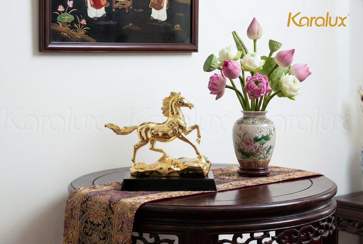 Tượng ngựa mạ vàng Bảo Mã thiết kế và chế tác bởi Karalux Tượng ngựa mạ vàng Bảo Mã thiết kế và chế tác bởi Karalux